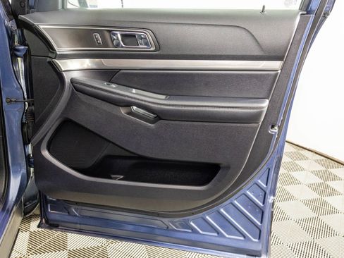 Used 2019 Ford Explorer XLT image 46