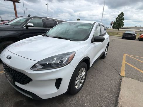 Used 2022 Ford Escape SE w/ Cold Weather Package AWD/4WD image 7
