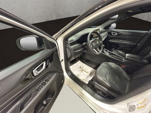 Used 2023 Jeep Compass High Altitude image 9