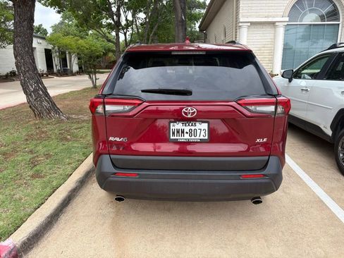 Used 2022 Toyota RAV4 XLE FWD image 10