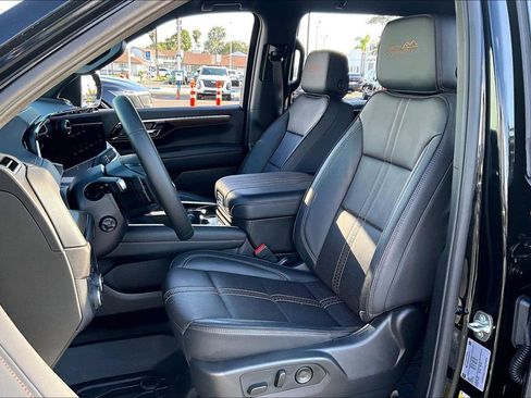 Used 2025 Chevrolet Tahoe High Country AWD/4WD image 10