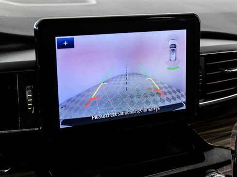 Used 2024 Ford Explorer Limited image 21