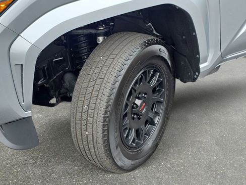 Used 2024 Toyota Tacoma SR5 AWD/4WD image 31
