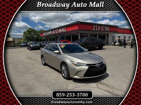 Used 2015 Toyota Camry SE FWD image 1