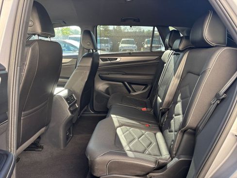 Used 2025 Volkswagen Atlas Cross Sport SE image 25