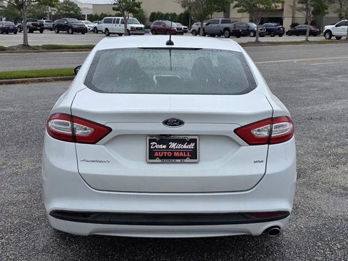 Used 2016 Ford Fusion SE FWD image 4