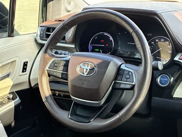 Used 2024 Toyota Sienna Platinum AWD/4WD image 25