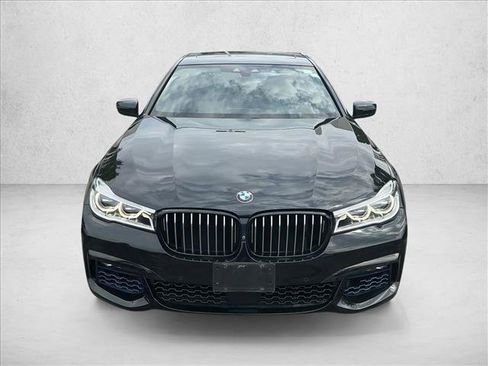 Used 2017 BMW 750i xDrive AWD/4WD image 2