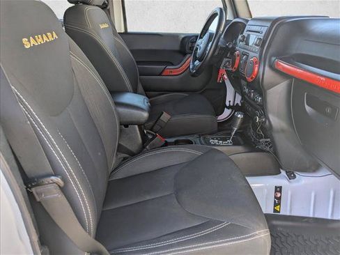 Used 2015 Jeep Wrangler Unlimited Sahara w/ Connectivity Group AWD/4WD image 26