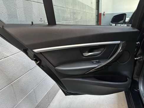 Used 2017 BMW 330i xDrive Sedan AWD/4WD image 13