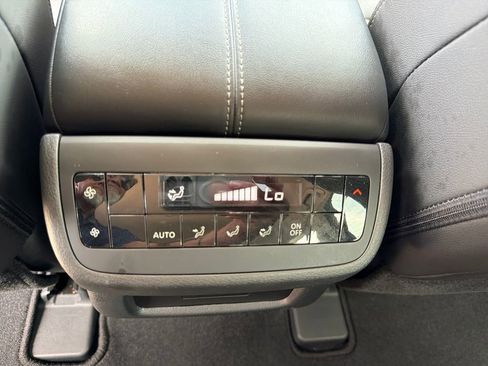 Used 2025 Nissan Pathfinder SL AWD/4WD image 35