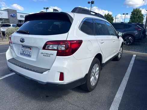 Used 2017 Subaru Outback 2.5i Premium AWD/4WD image 5