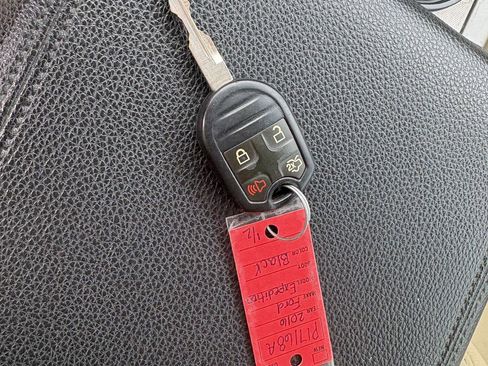 Used 2016 Ford Expedition XLT w/ Equipment Group 201A AWD/4WD image 28