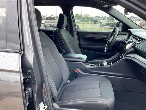 Used 2025 Jeep Grand Cherokee Laredo X w/ Luxury Tech Group I RWD image 29