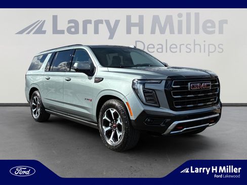 Used 2025 GMC Yukon XL AT4 image 7