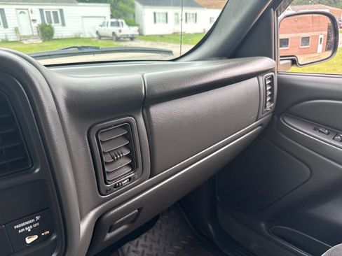 Used 2005 GMC Sierra 2500 SLE w/ Snow Plow Prep Package AWD/4WD image 20
