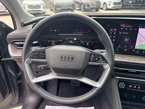 Used 2025 Audi Q5 Premium w/ Convenience Package image 21