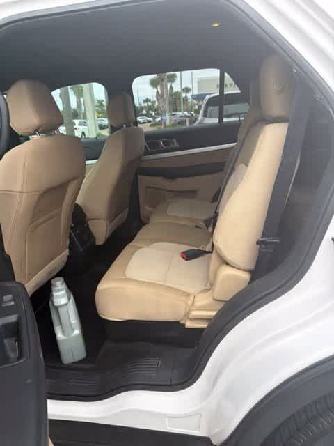 Used 2017 Ford Explorer XLT FWD image 15