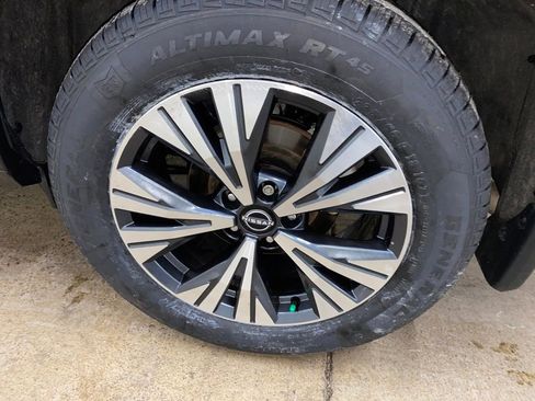 Used 2023 Nissan Rogue SV image 27