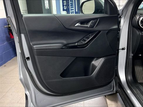 Used 2025 Chevrolet Equinox LT AWD/4WD image 9