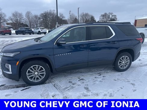 Used 2023 Chevrolet Traverse LT image 1