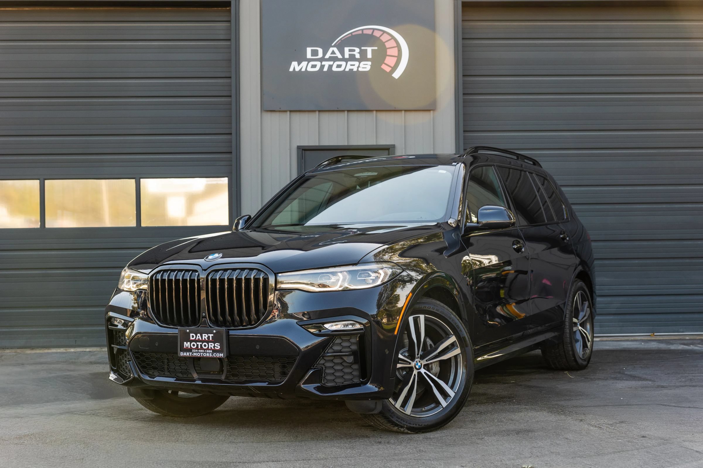 Used 2022 BMW X7 xDrive40i w/ M Sport Package AWD/4WD image 1