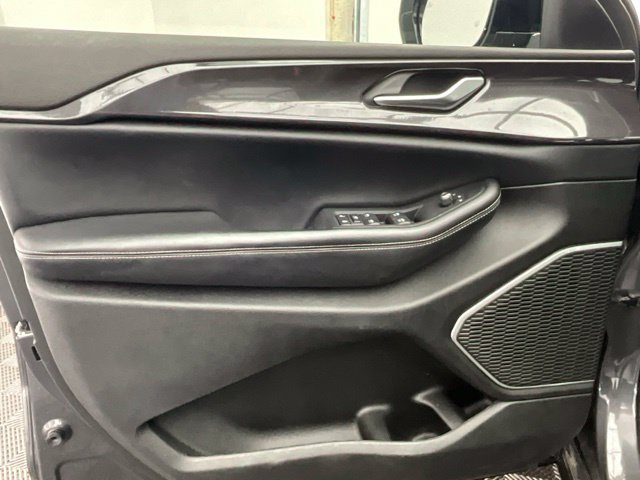 Used 2022 Jeep Grand Cherokee L Laredo AWD/4WD image 16