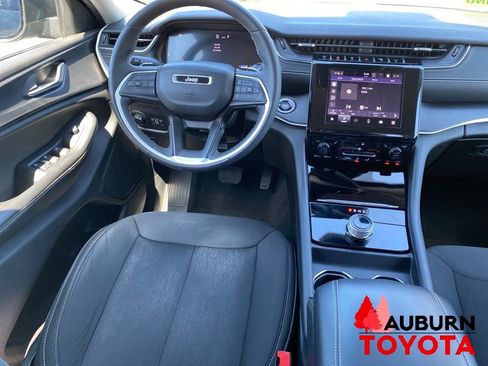 Used 2023 Jeep Grand Cherokee Laredo w/ Luxury Tech Group I AWD/4WD image 28