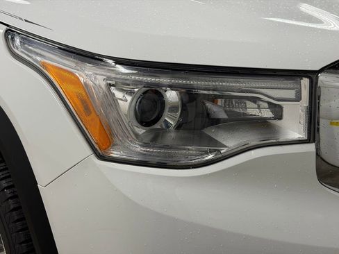 Used 2019 GMC Acadia SLT image 10