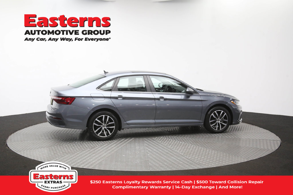 Used 2025 Volkswagen Jetta SE FWD image 43