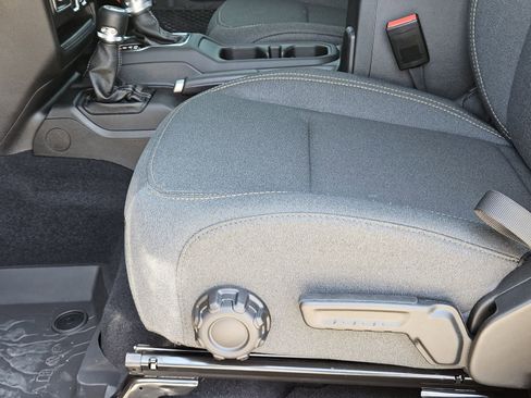 New 2025 Jeep Gladiator Sport AWD/4WD image 21