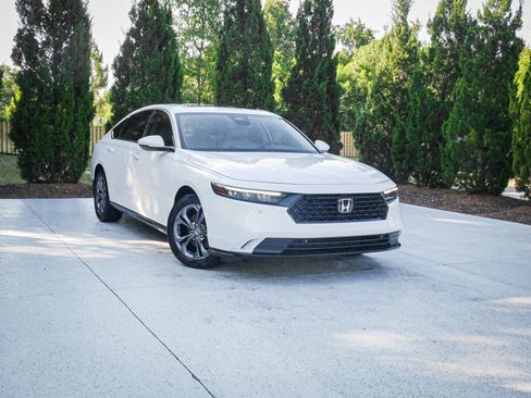 Used 2024 Honda Accord EX-L image 2