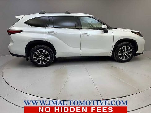 Used 2022 Toyota Highlander XLE image 6