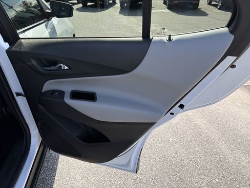 Used 2020 Chevrolet Equinox LT image 18