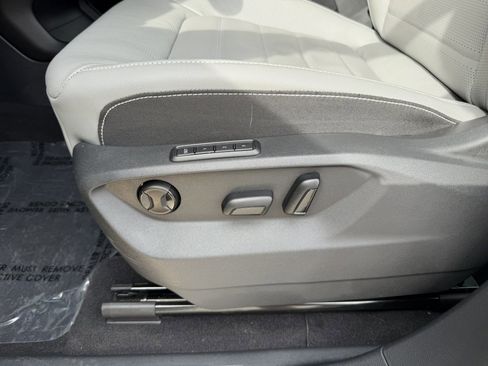 Used 2024 Volkswagen Atlas Cross Sport SEL image 33