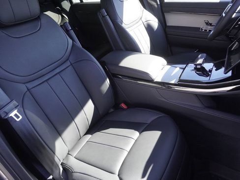 New 2025 Land Rover Range Rover Sport SE image 24