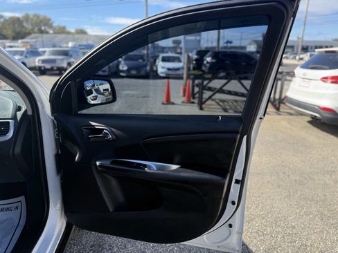 Used 2014 Dodge Journey SXT image 12