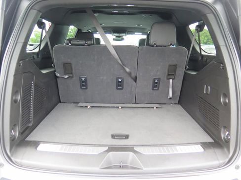 Used 2025 Chevrolet Suburban Z71 AWD/4WD image 25