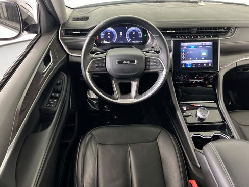 Used 2022 Jeep Grand Cherokee Limited image 19