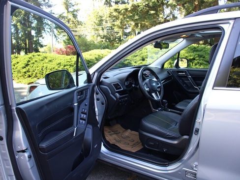 Used 2017 Subaru Forester 2.5i Touring AWD/4WD image 5