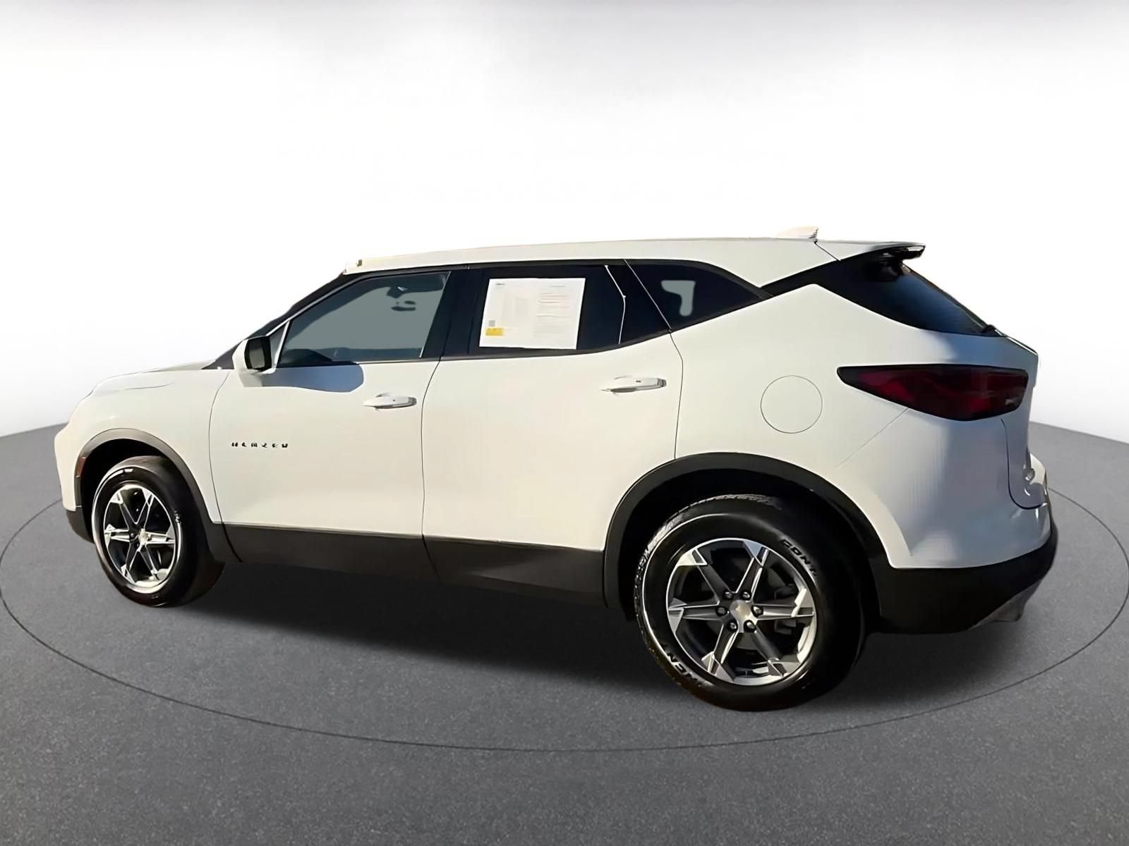 Used 2026 Chevrolet Blazer LT FWD image 9