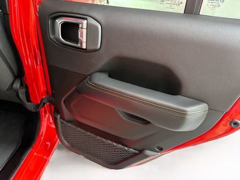 Used 2025 Jeep Wrangler Unlimited Sahara AWD/4WD image 28