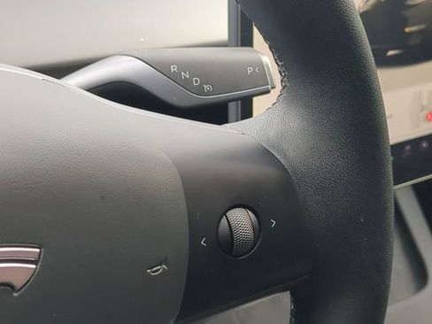 Used 2025 Tesla Model Y Performance image 30