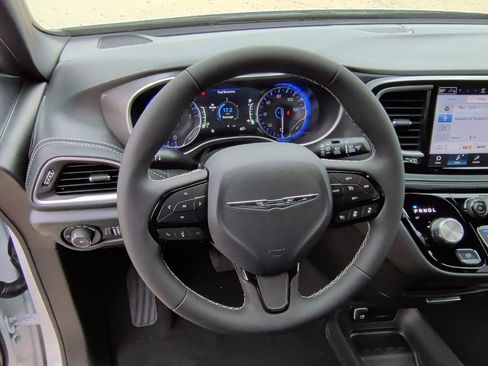 New 2026 Chrysler Pacifica Select w/ S Appearance Package FWD image 16