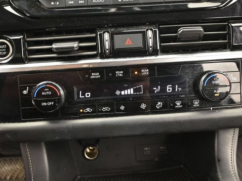 Used 2023 Nissan Pathfinder SV FWD image 13