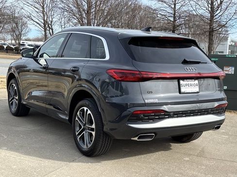 Used 2025 Audi Q5 Premium image 11
