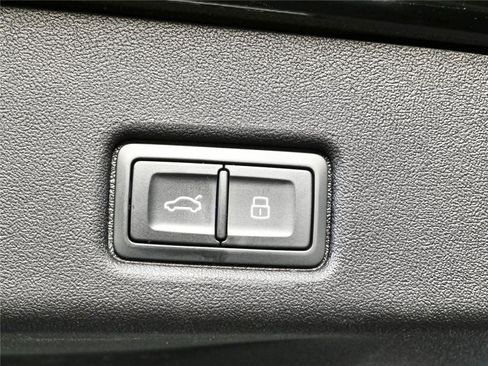 Used 2025 Audi Q5 Premium w/ Convenience Package AWD/4WD image 28