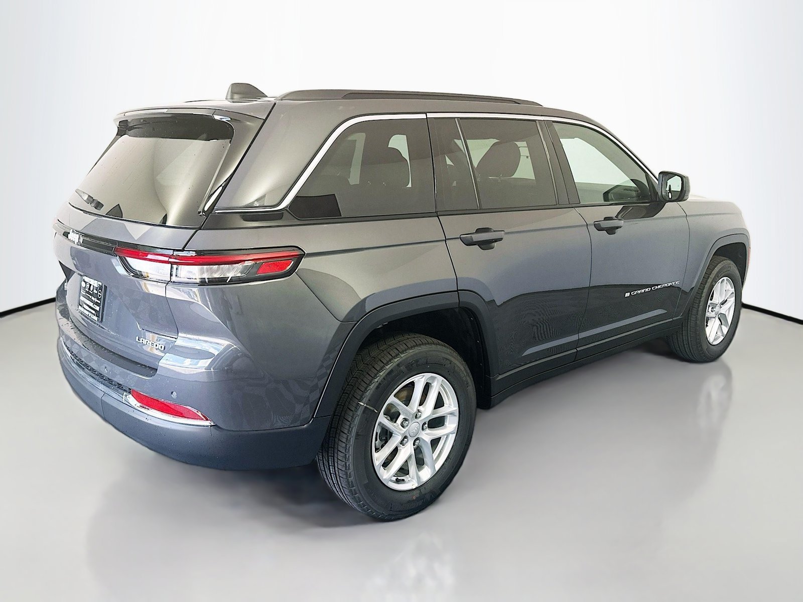 New 2026 Jeep Grand Cherokee Laredo AWD/4WD image 7