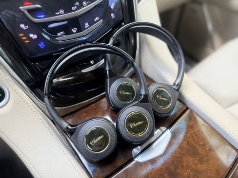 Used 2017 Cadillac Escalade Premium Luxury AWD/4WD image 32