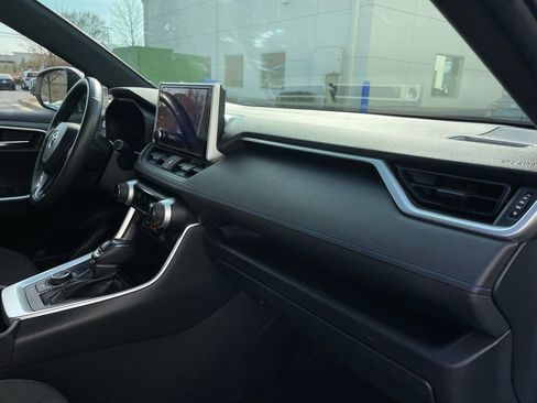 Used 2024 Toyota RAV4 SE image 34